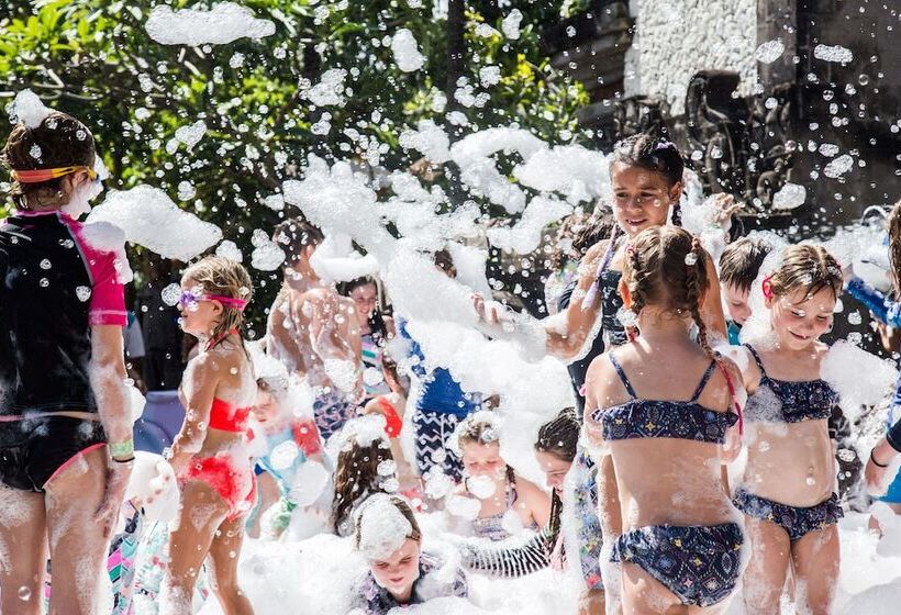 בית מלון כפרי Padma Resort Legian