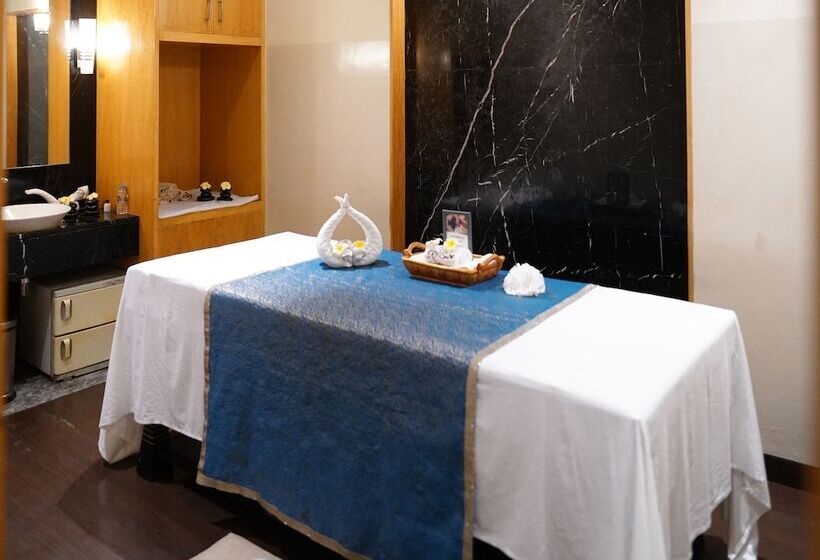 Radisson Blu Marina Hotel Connaught Place