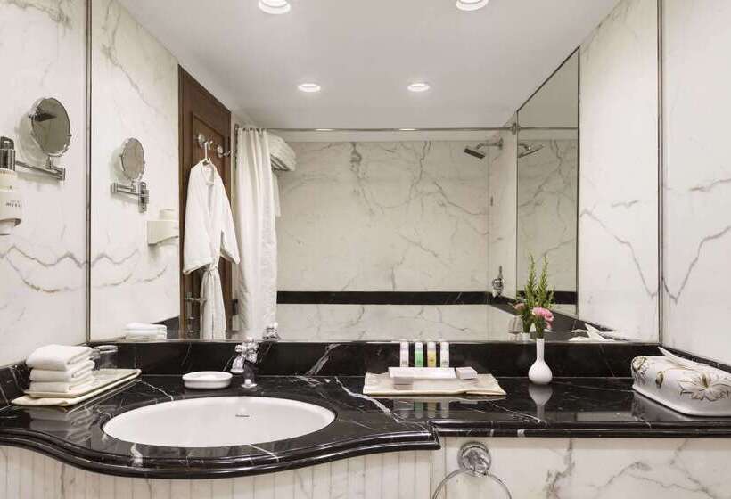 هتل Ramada Plaza By Wyndham Palm Grove