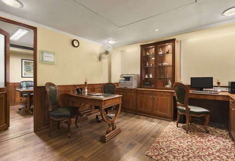 هتل Ramada Plaza By Wyndham Palm Grove