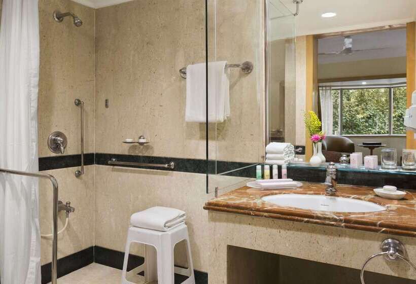 هتل Ramada Plaza By Wyndham Palm Grove