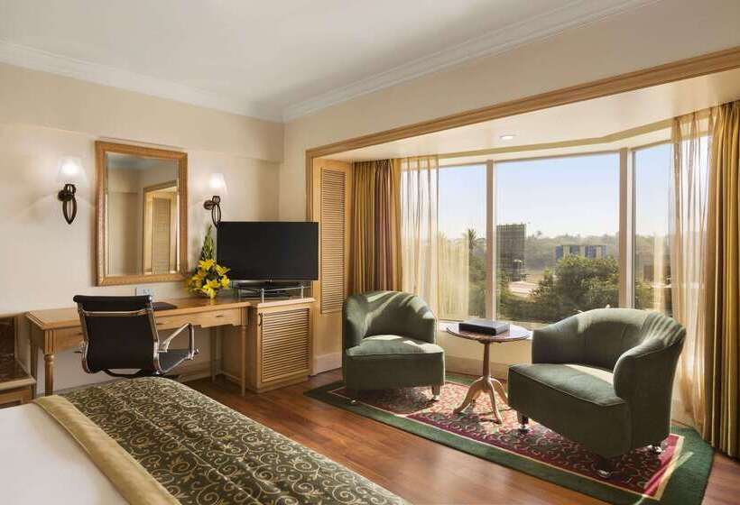 هتل Ramada Plaza By Wyndham Palm Grove