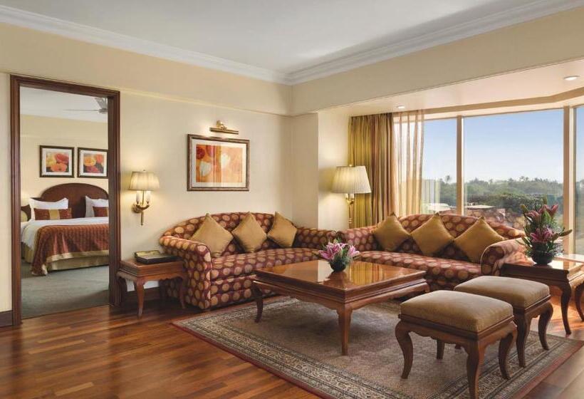 هتل Ramada Plaza By Wyndham Palm Grove