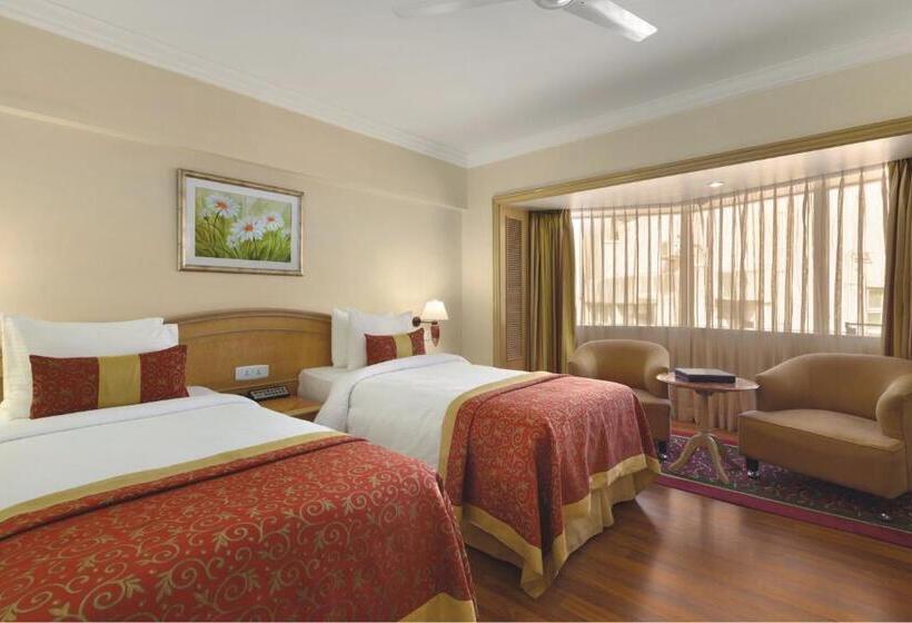 هتل Ramada Plaza By Wyndham Palm Grove