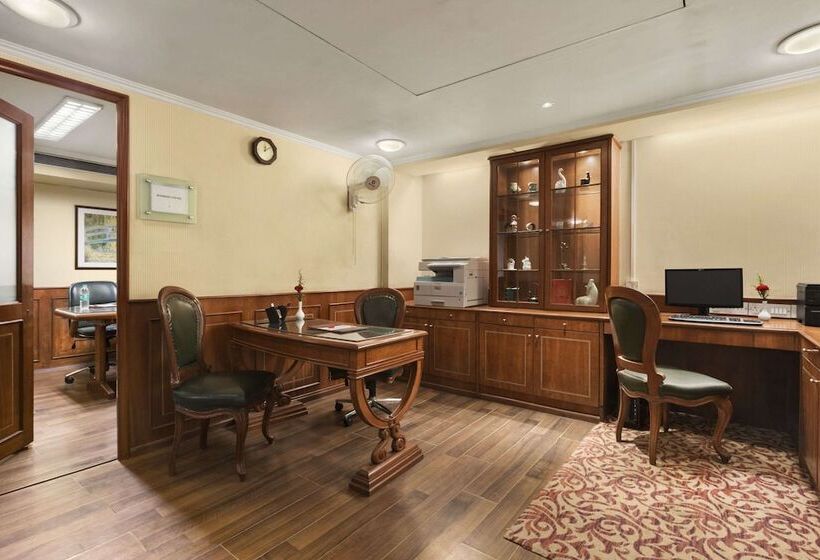 هتل Ramada Plaza By Wyndham Palm Grove