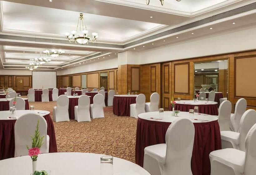 هتل Ramada Plaza By Wyndham Palm Grove