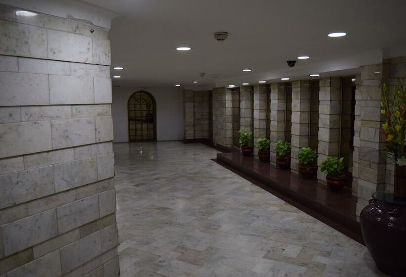 Отель Samrat New Delhi