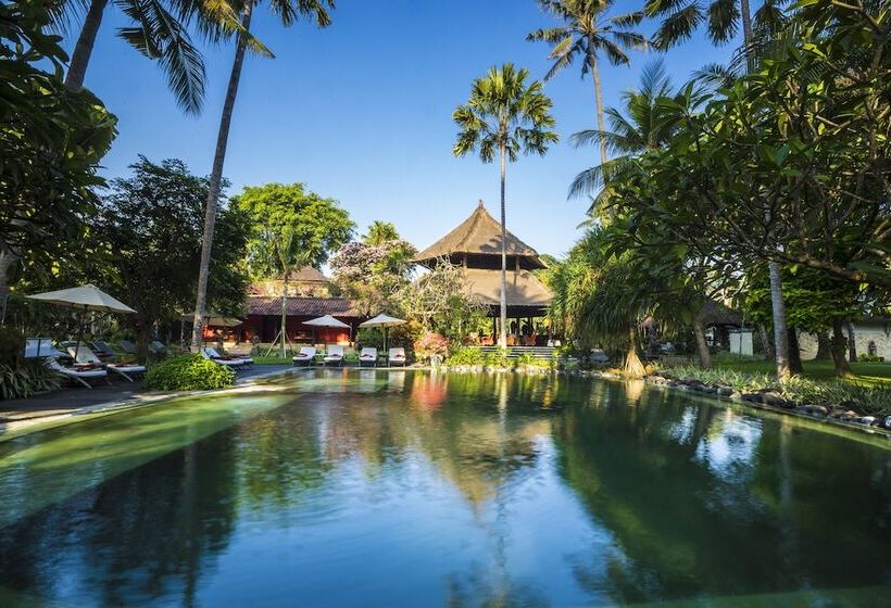 호텔 Segara Village