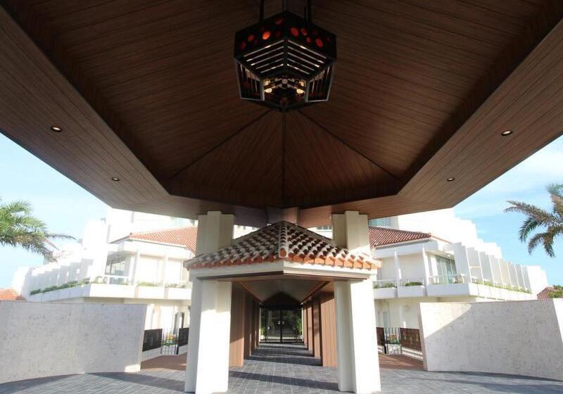 Отель Sheraton Okinawa Sunmarina Resort