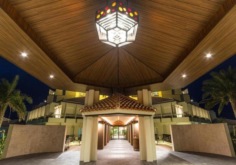 Отель Sheraton Okinawa Sunmarina Resort