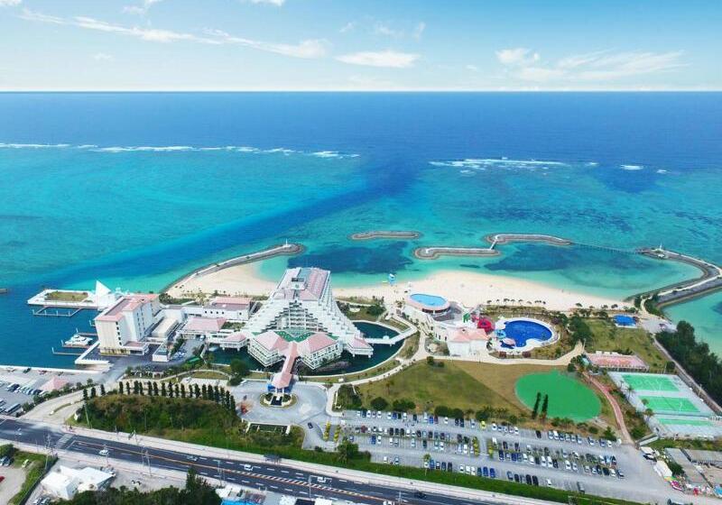 Отель Sheraton Okinawa Sunmarina Resort