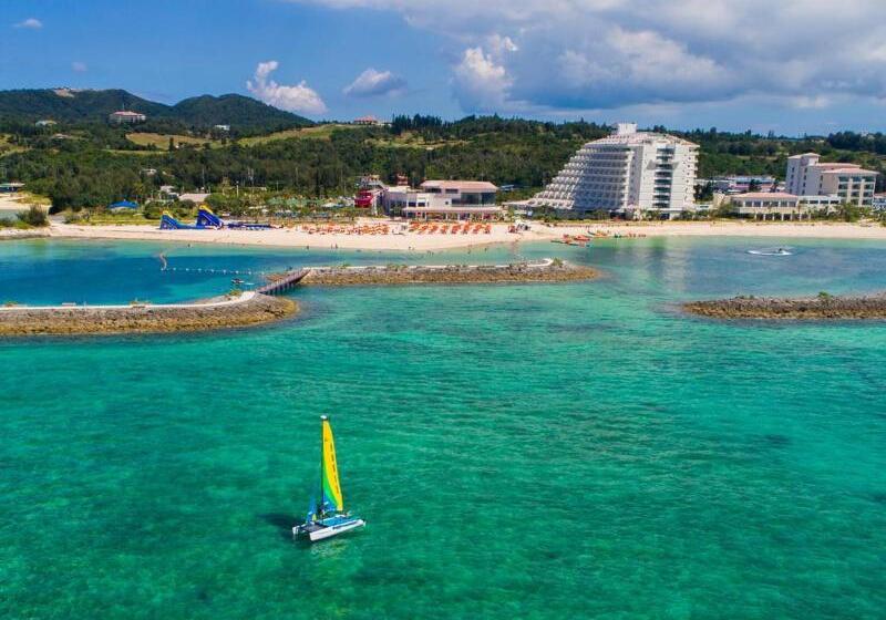 Отель Sheraton Okinawa Sunmarina Resort