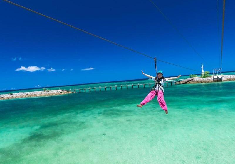 Отель Sheraton Okinawa Sunmarina Resort
