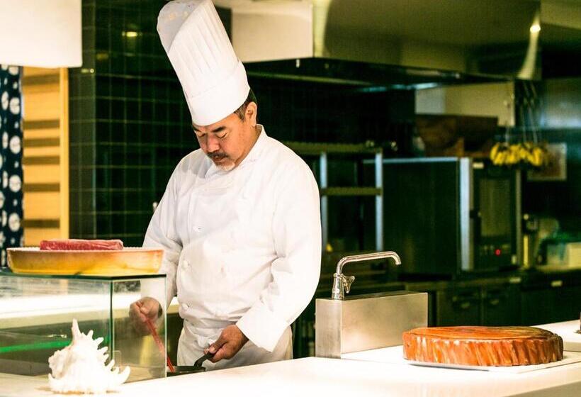 Отель Sheraton Okinawa Sunmarina Resort