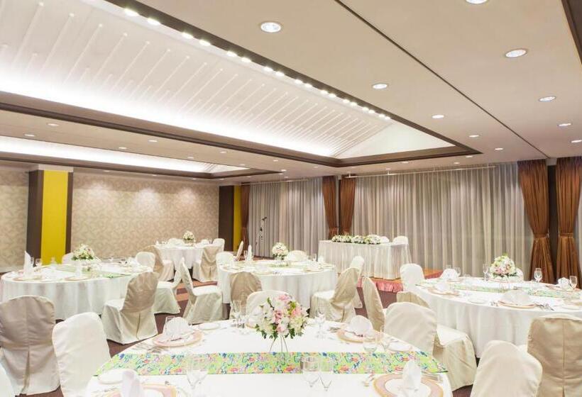 Отель Sheraton Okinawa Sunmarina Resort