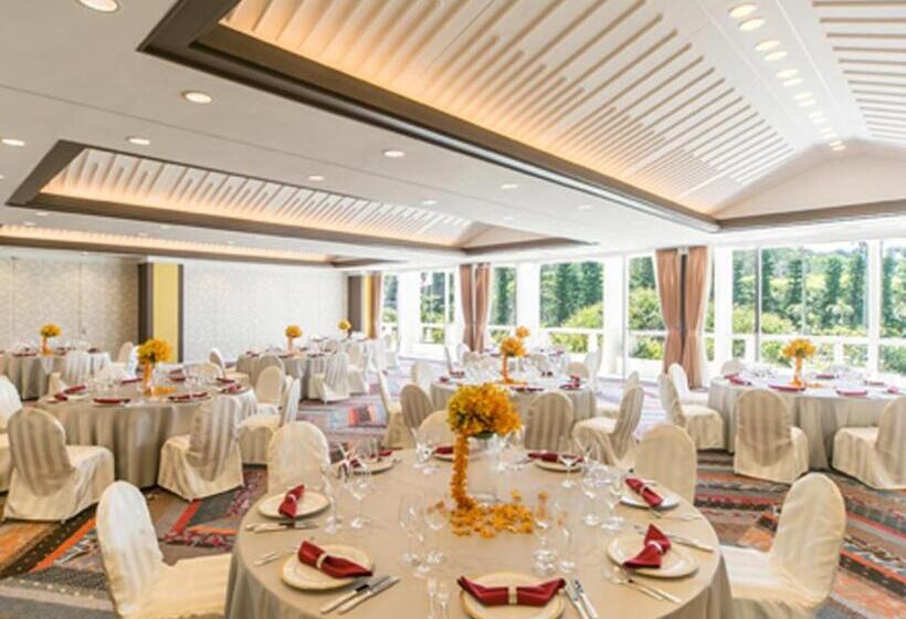 Отель Sheraton Okinawa Sunmarina Resort