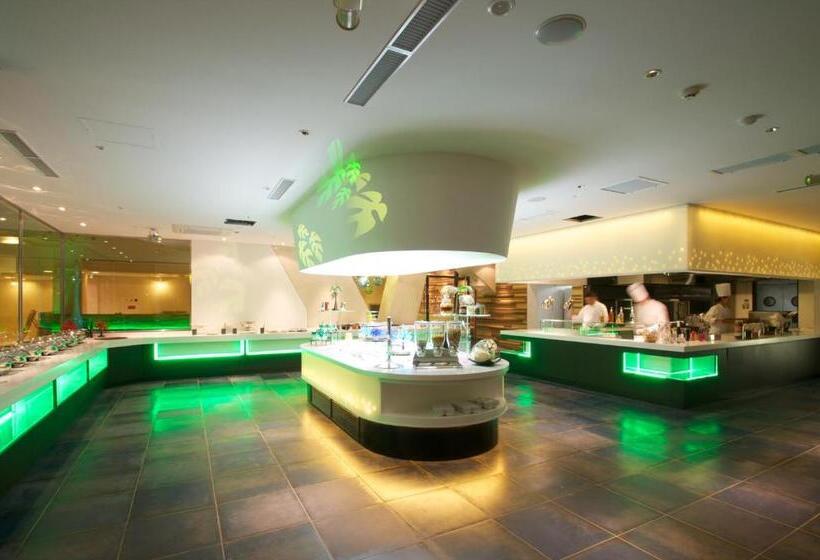 Отель Sheraton Okinawa Sunmarina Resort