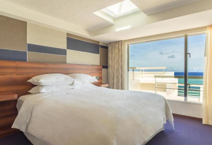 Отель Sheraton Okinawa Sunmarina Resort