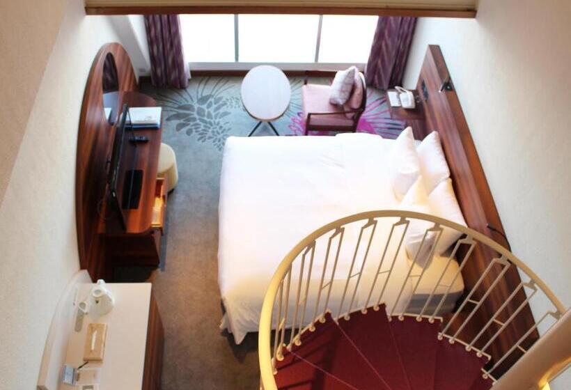 Отель Sheraton Okinawa Sunmarina Resort