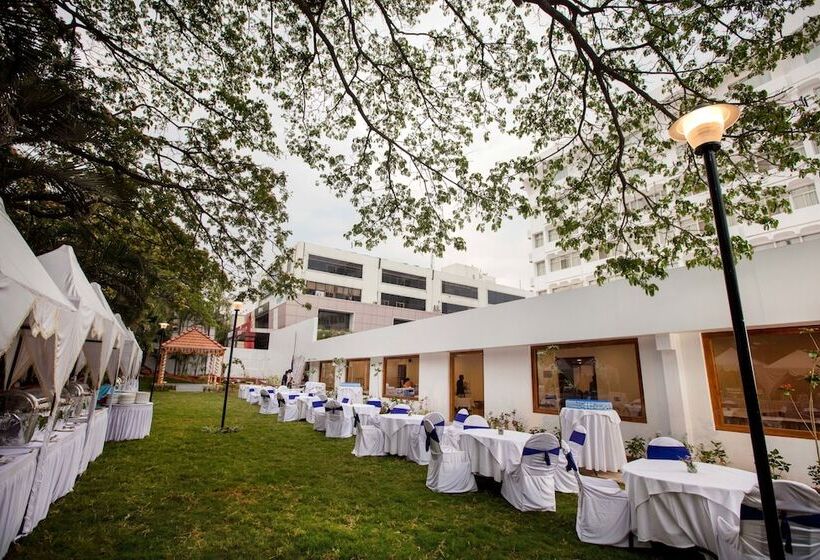 ホテル Southern Star Mysore