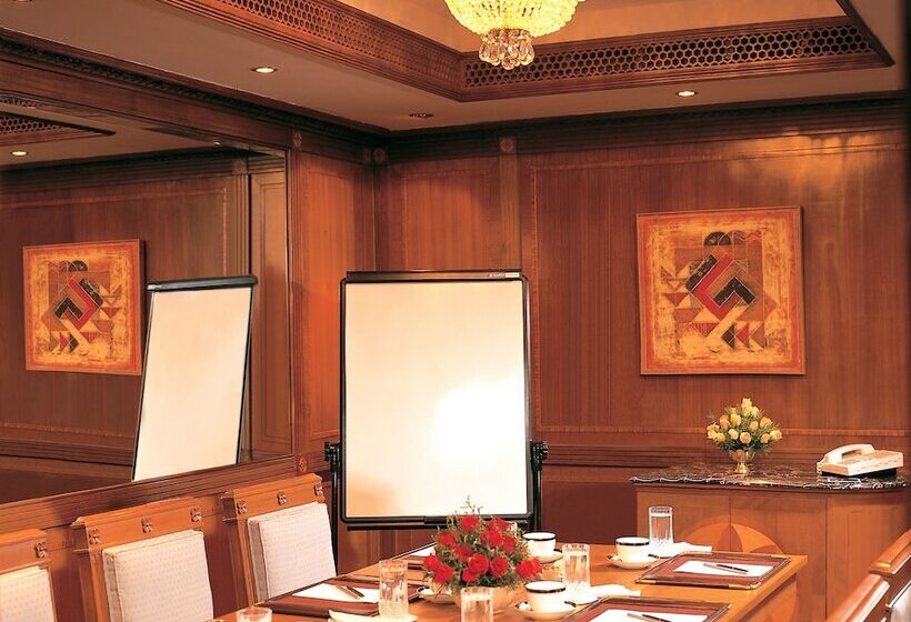 Отель Taj Coromandel