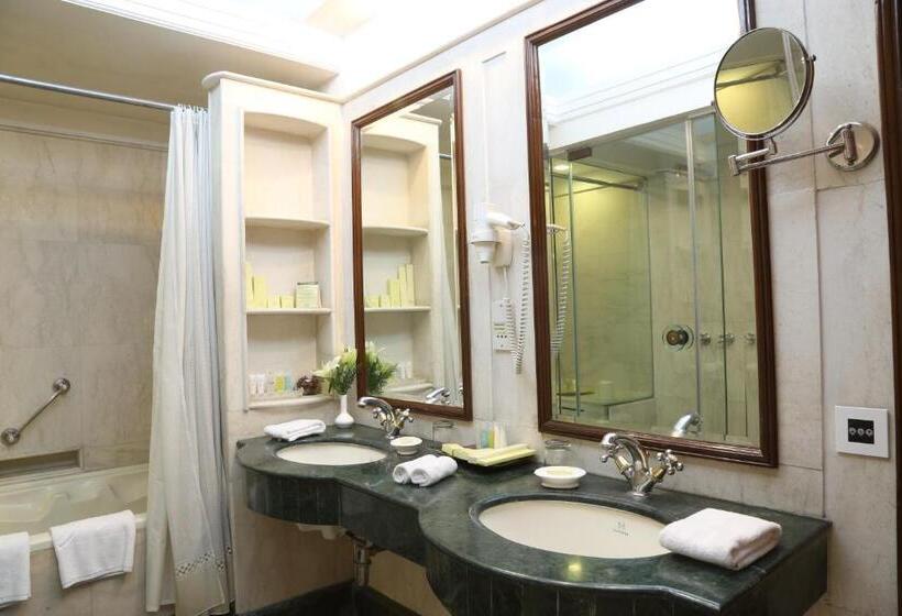 Отель The Ashok, New Delhi