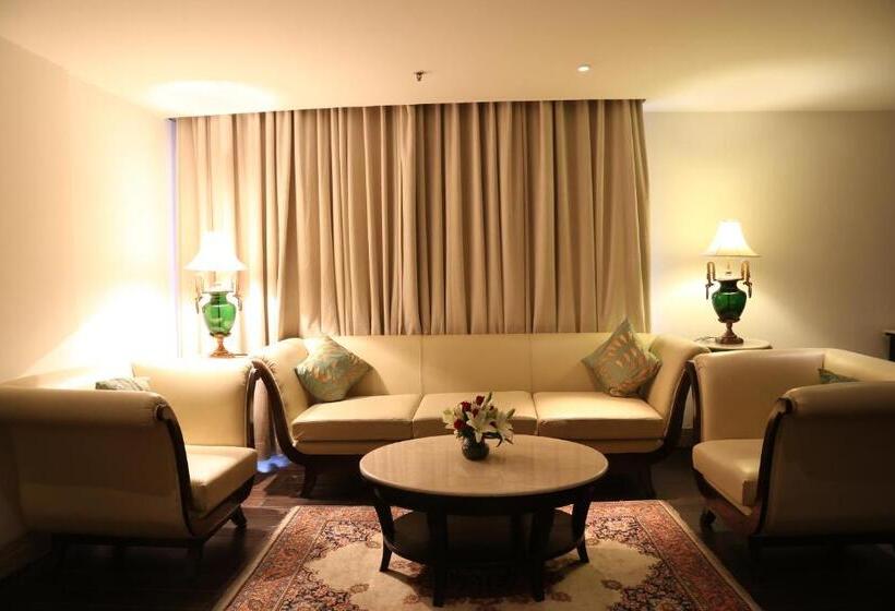 Отель The Ashok, New Delhi