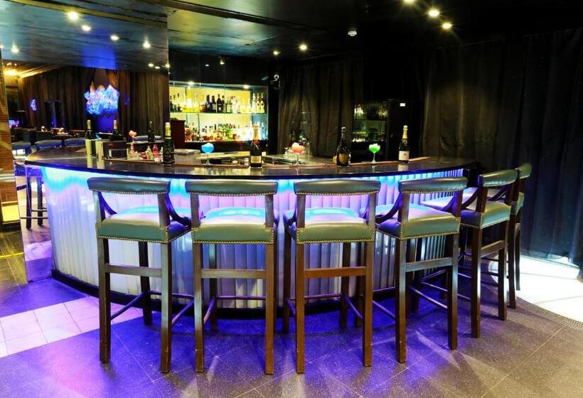 Отель The Ashok, New Delhi