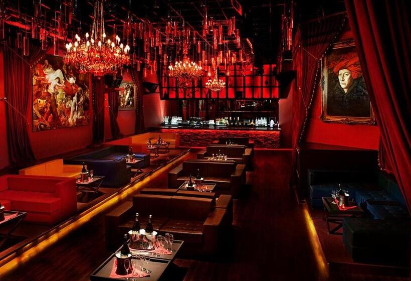 Отель The Ashok, New Delhi