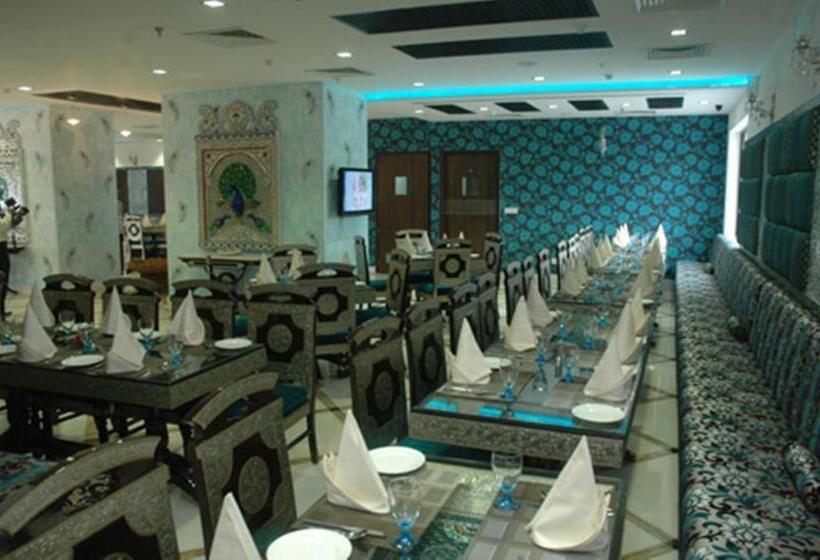 Отель The Ashok, New Delhi