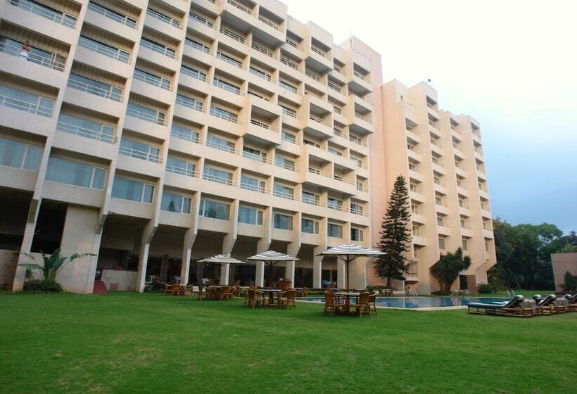 فندق The Lalit Ashok