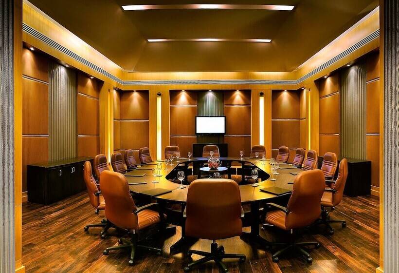 فندق The Lalit Ashok