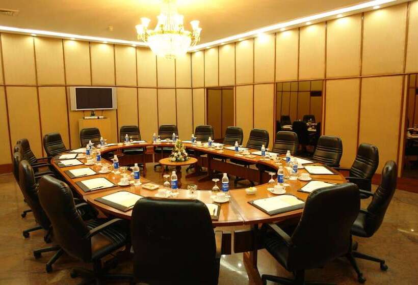 فندق The Lalit Ashok