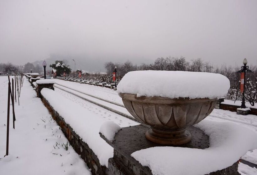 בית מלון כפרי The Lalit Grand Palace Srinagar