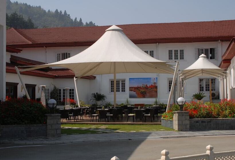 בית מלון כפרי The Lalit Grand Palace Srinagar