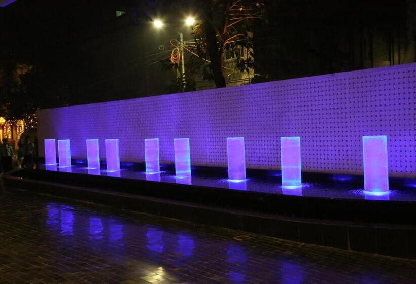 هتل The Lalit Great Eastern Kolkata