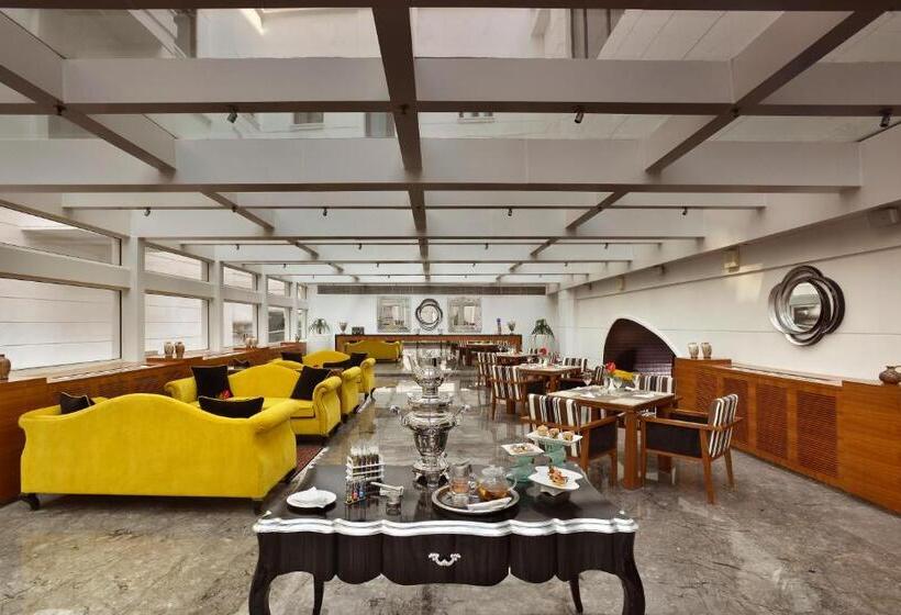 هتل The Lalit Great Eastern Kolkata