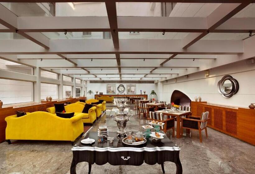 هتل The Lalit Great Eastern Kolkata