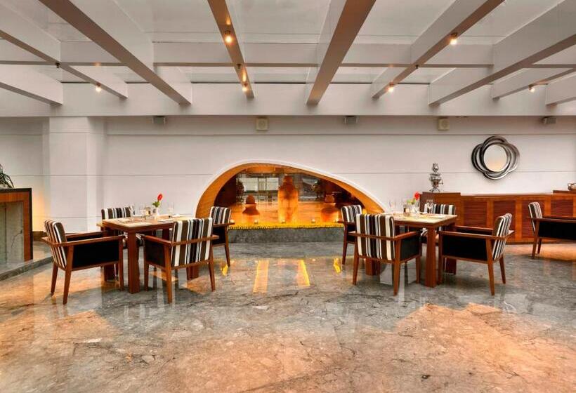 هتل The Lalit Great Eastern Kolkata