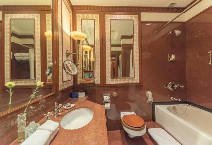 هتل The Oberoi Grand Kolkata