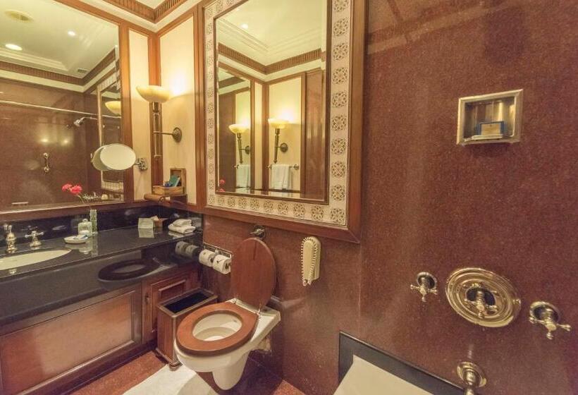 هتل The Oberoi Grand Kolkata