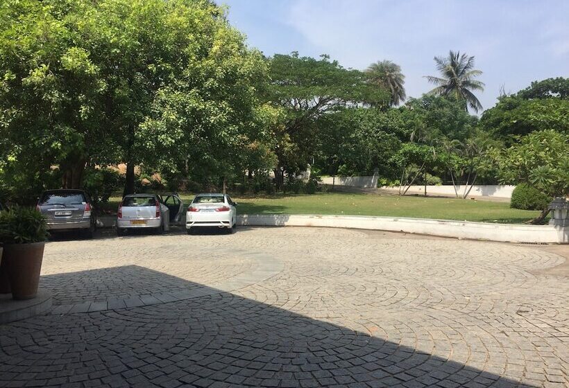 Отель The Park  Visakhapatnam