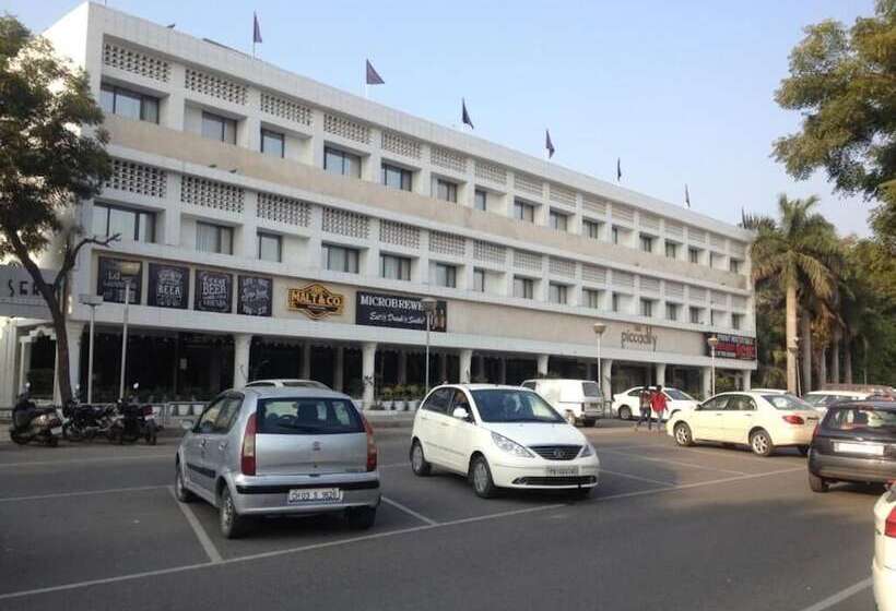 酒店 The Piccadily  Chandigarh