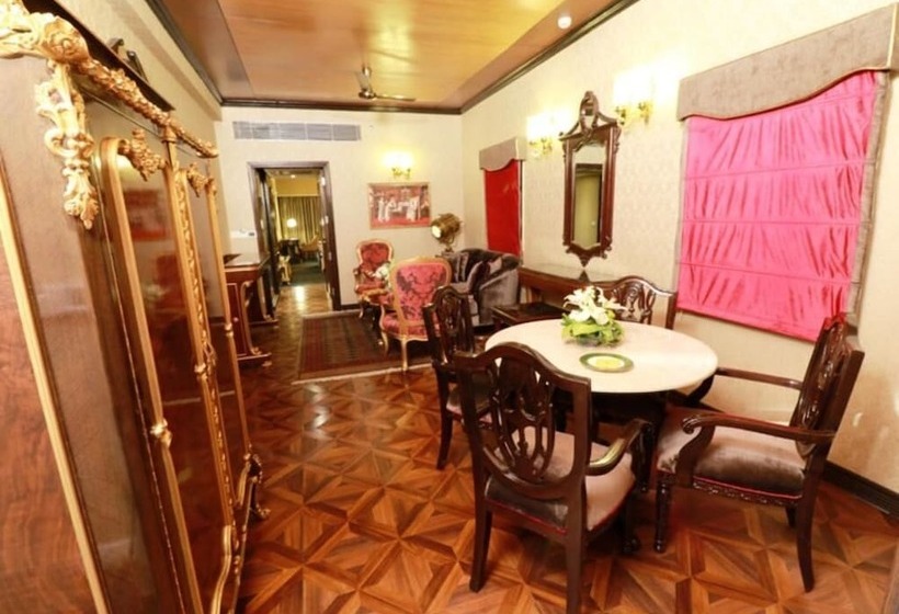 酒店 The Piccadily  Chandigarh