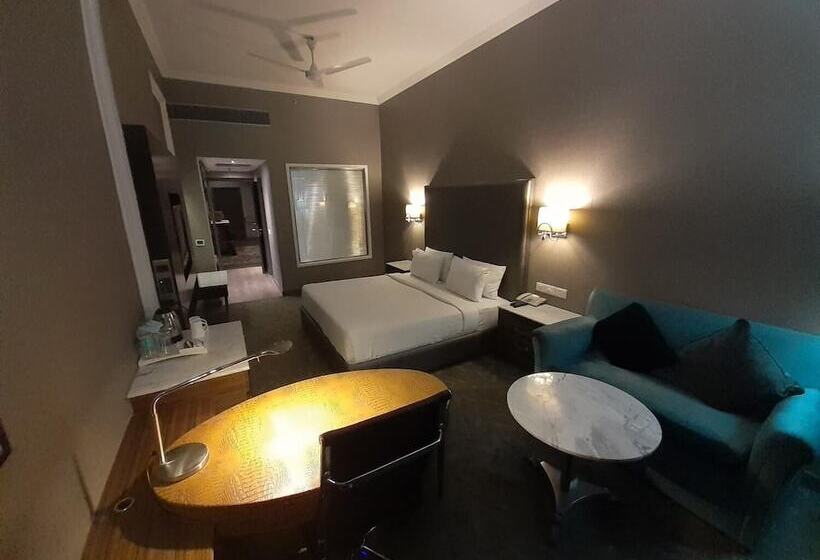 酒店 The Piccadily  Chandigarh