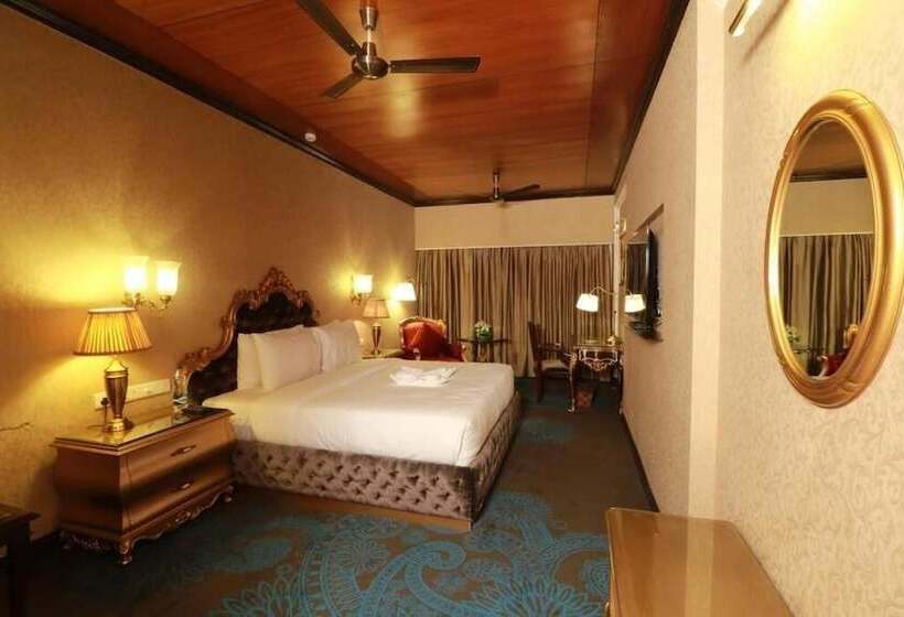 فندق The Piccadily  Chandigarh