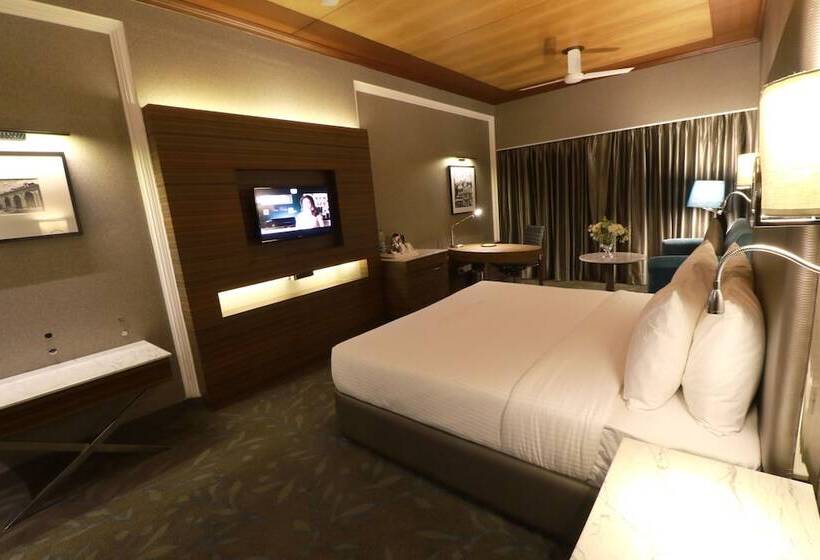 فندق The Piccadily  Chandigarh