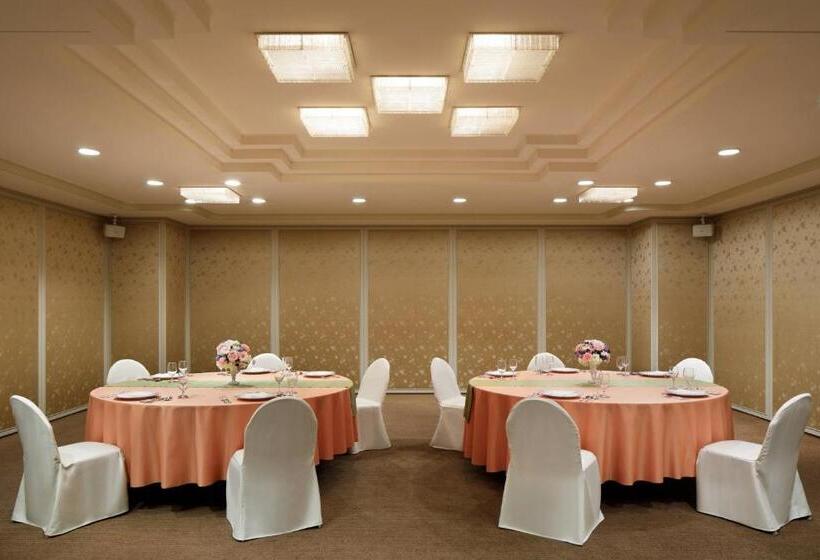 هتل The Prince Kyoto Takaragaike, Autograph Collection