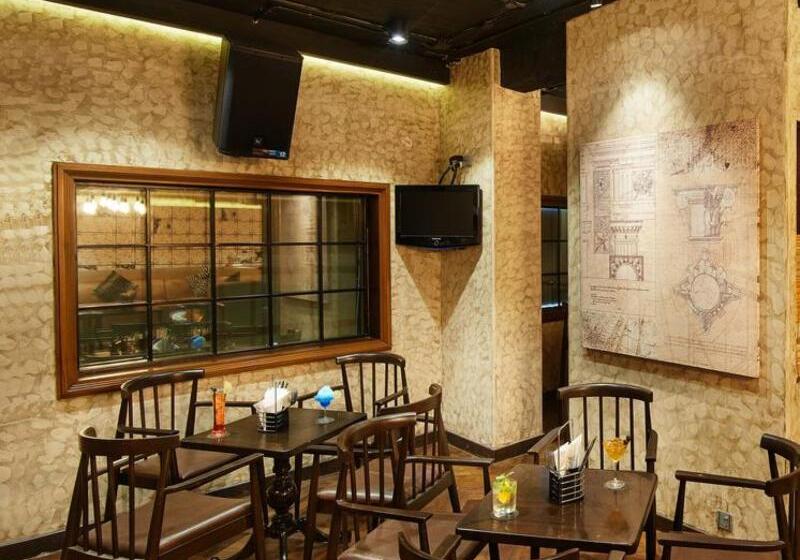 The Shalimar Hotel, Kemps Corner