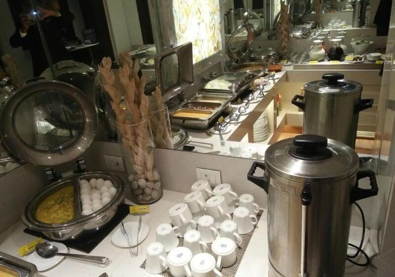 The Shalimar Hotel, Kemps Corner